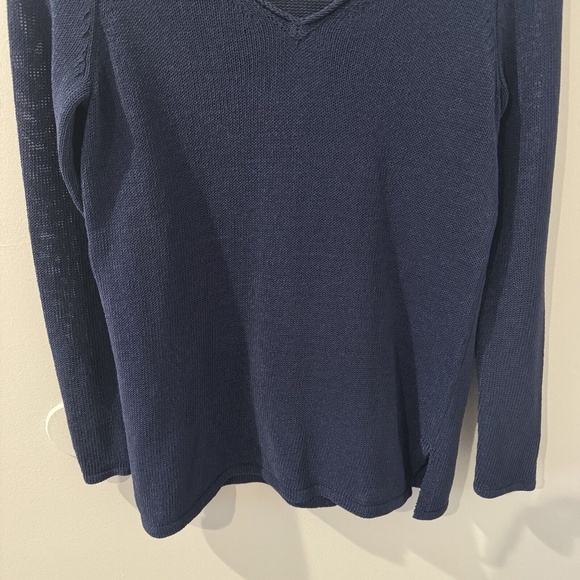J. McLaughlin Women's Long Sleeve V Neck Knit Navy Blue Blouse Shirt Size Small - Picture 4 of 7